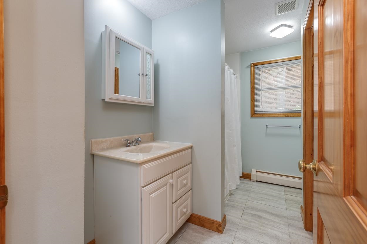 169 Weston Road Manchester, NH 03103 - Photo 6 of 40