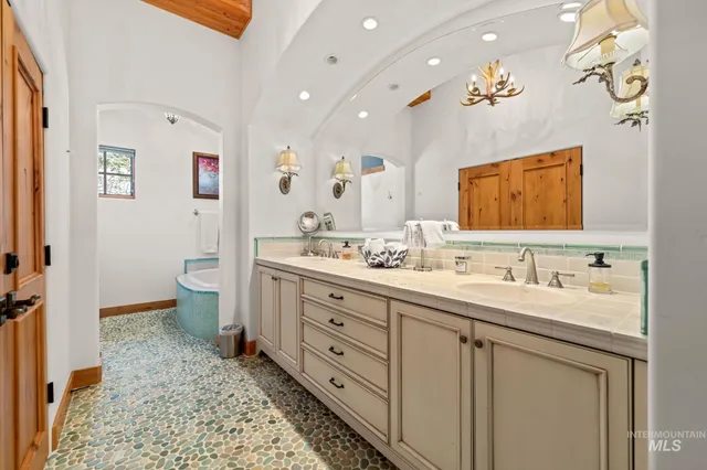 $5,600,000 | 442 Sugarloaf Place, Donnelly, ID 83615