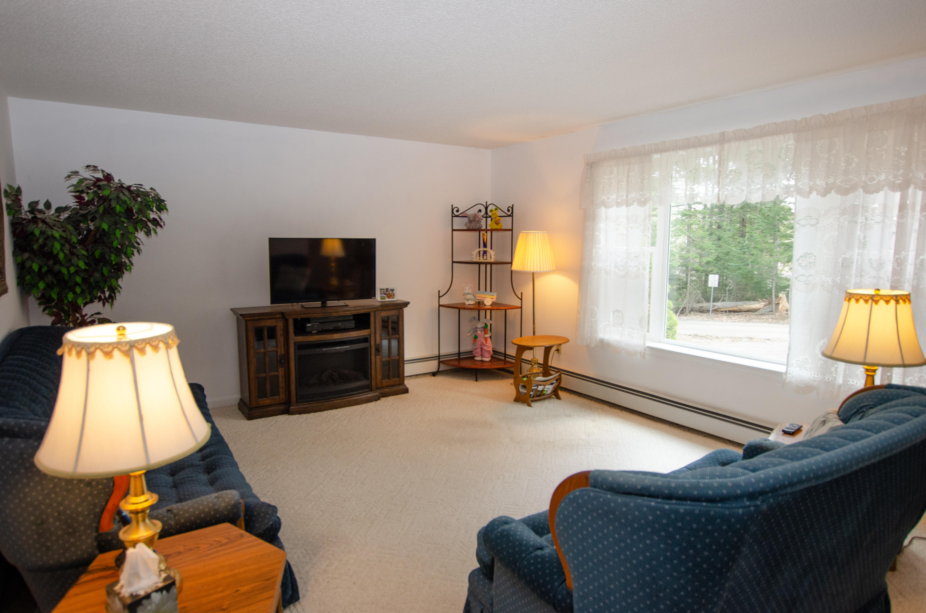 56 Scotts Neck Road Holden, ME 04429 - Photo 3 of 27 Living Room