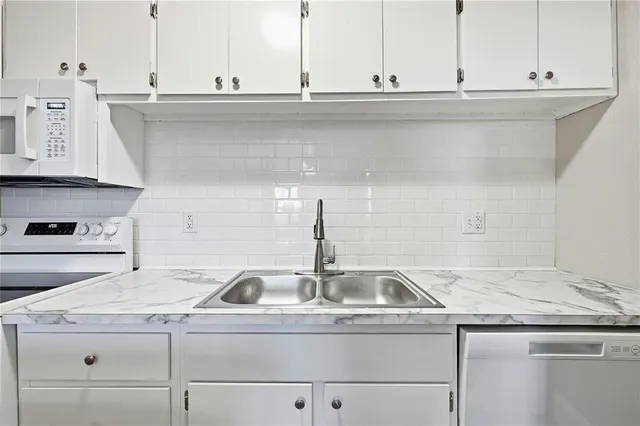 $675 | 817 South Elm Street, Unit 2, Sherman, TX 75090