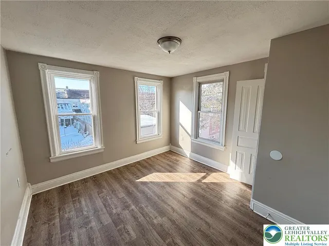 $1,600 | 815 North Silk Street, Allentown, PA 18102