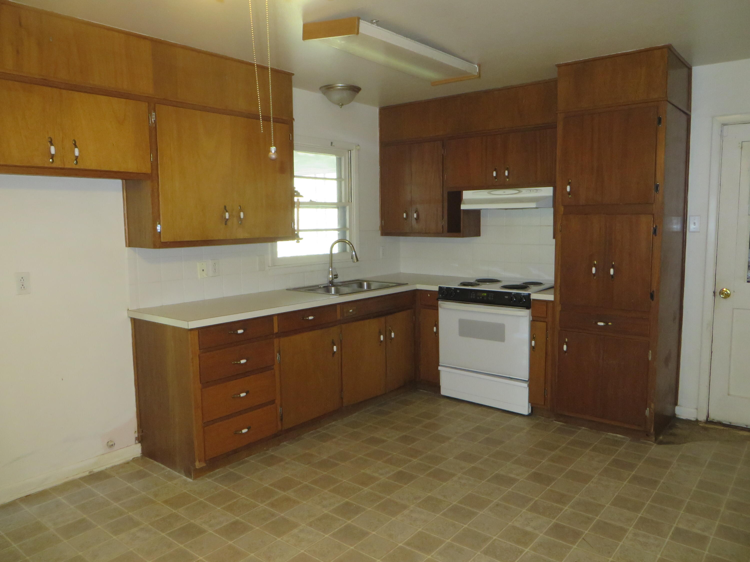 2802 63rd Street Lubbock, TX 79413 - Photo 5 of 13 IMG_0005 - Copy (5)