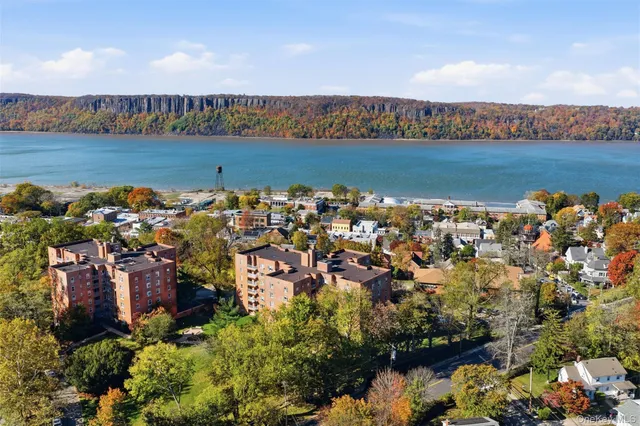 $685,000 | 565 Broadway, Unit 4F, Hastings-on-Hudson, NY 10706