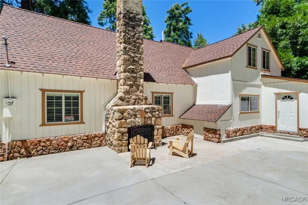 a front view of a house with garage