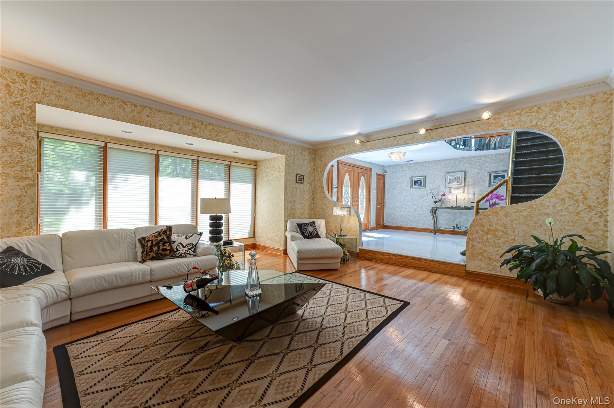 164 West Islip Road West Islip, NY 11795 - Photo 8 of 32