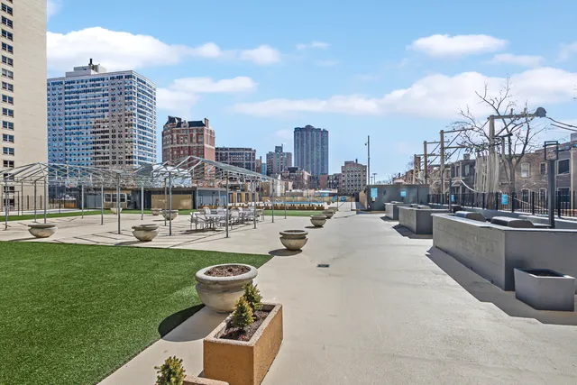 $2,450 | 655 West Irving Park Road, Unit 2912, Chicago, IL 60613