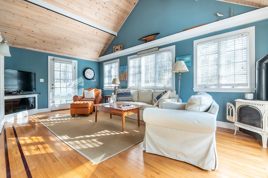 46 Cutler Road Andover, MA 01810 - Photo 5 of 31 Gallery Image 5