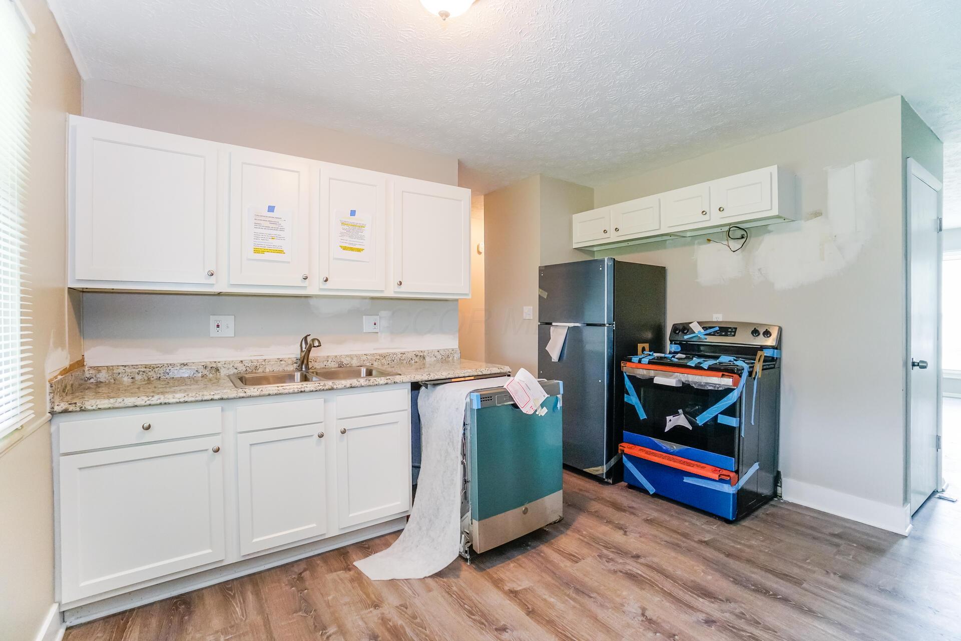 1659 Greenville Road Columbus, OH 43223 - Photo 8 of 15 8 Kitchen