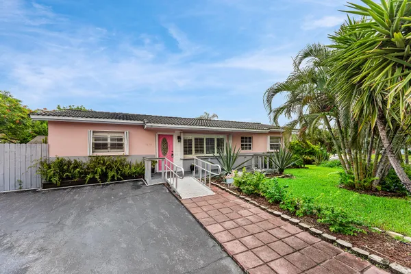 $487,000 | 1010 Southwest 6th Avenue, Deerfield Beach, FL 33441