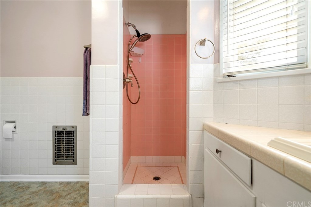 4682 Sunnyside Drive Riverside, CA 92506 - Photo 21 of 35 Vintage shower in the hallway bathroom.