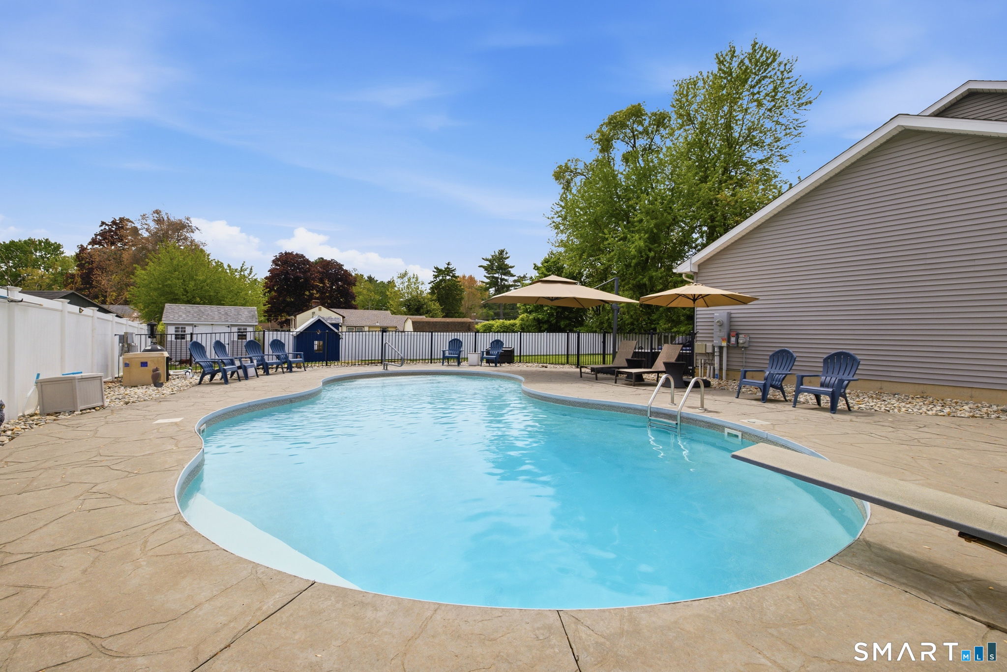 314 South Center Street Windsor Locks, CT 06096 - Photo 7 of 39
