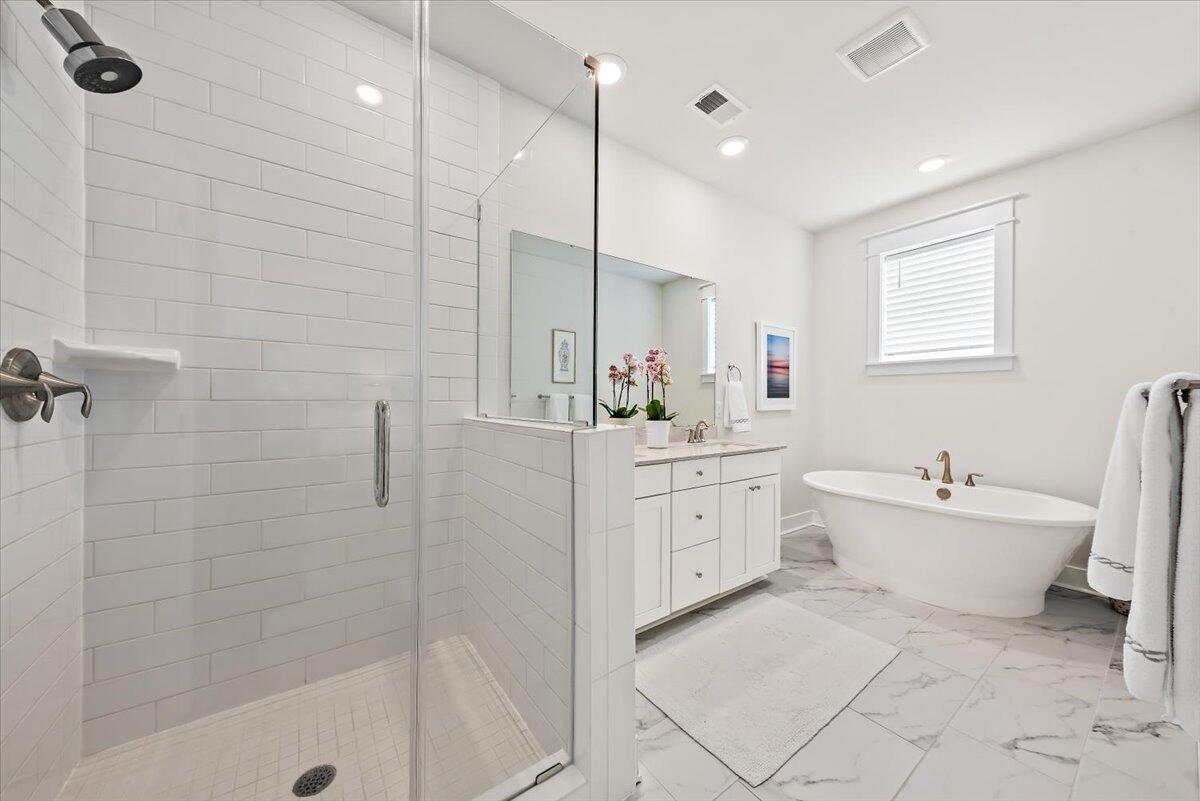1635 Florentia St Mount, Unit M3 Mount Pleasant, SC 29464 - Photo 24 of 29 Primary ensuite