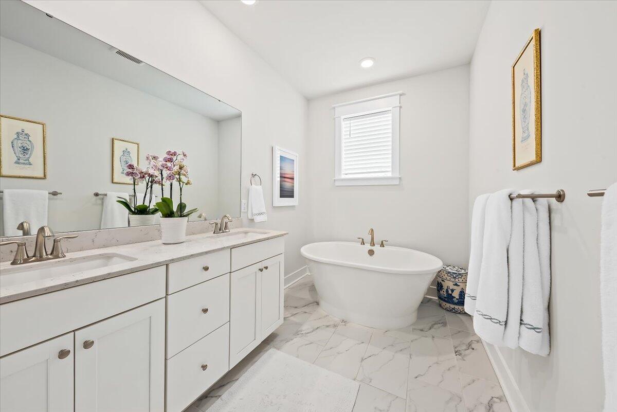 1635 Florentia St Mount, Unit M3 Mount Pleasant, SC 29464 - Photo 25 of 29 Primary ensuite