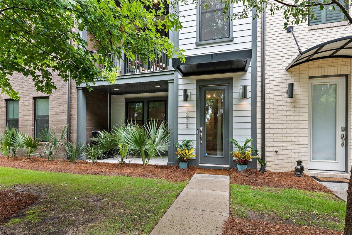 1635 Florentia St Mount, Unit M3 Mount Pleasant, SC 29464 - Photo 5 of 29 Front Door and Patio
