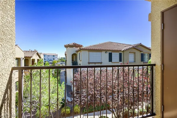 $305,000 | 50 Aura De Blanco Street, Unit 10203, Henderson, NV 89074