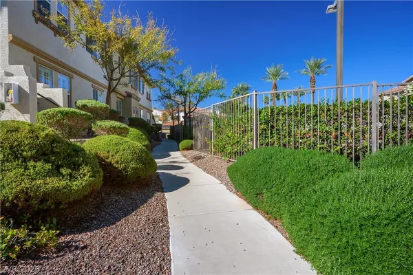 $305,000 | 50 Aura De Blanco Street, Unit 10203, Henderson, NV 89074