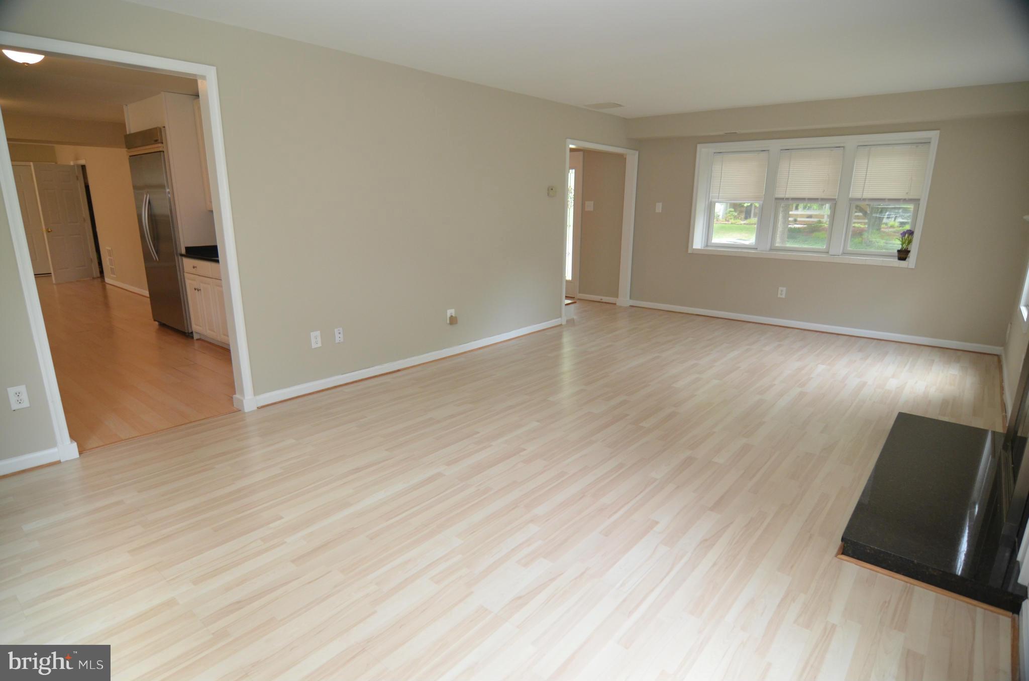 12503 Ivory Pass Laurel, MD 20708 - Photo 6 of 30 Living Room