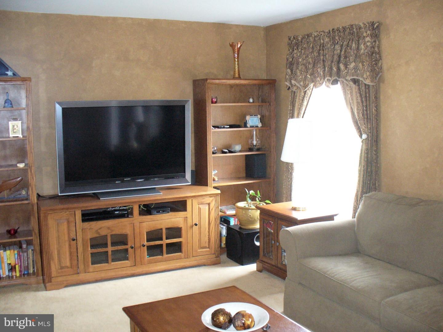 1500 Fairgrounds Road Hatfield, PA 19440 - Photo 12 of 25 Living Room