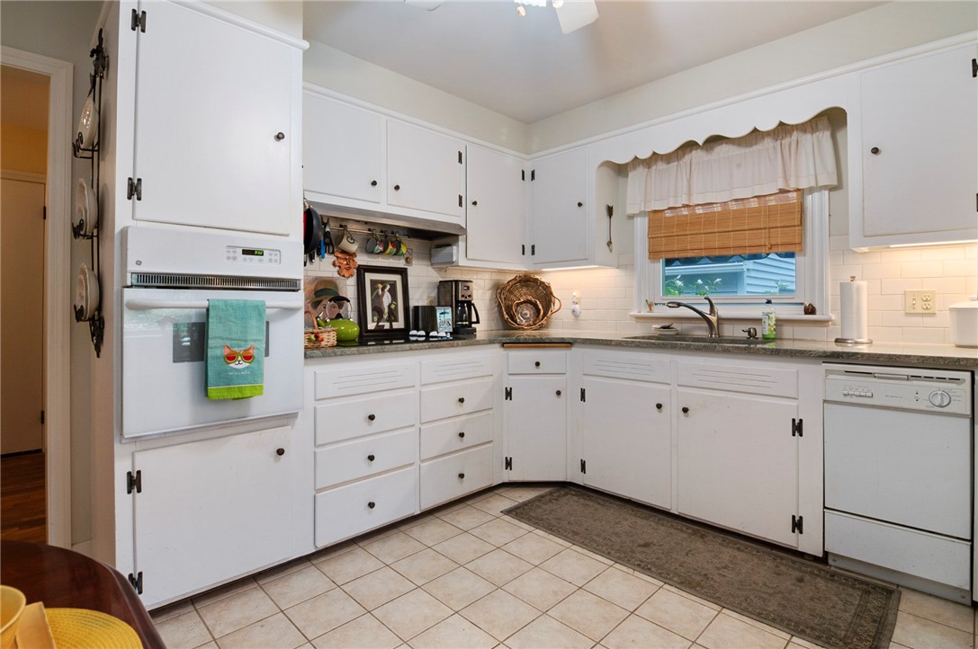 24 Langworthy Road Westerly, RI 02891 - Photo 7 of 18