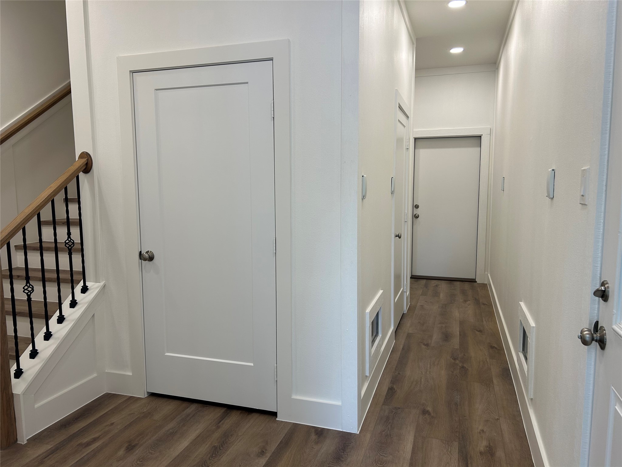 922 Elm Road Clear Lake Shores, TX 77565 - Photo 2 of 22 Downstairs entry