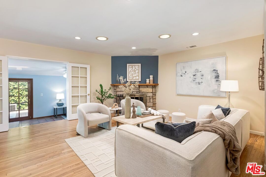 11637 Charnock Road Los Angeles, CA 90066 - Photo 10 of 28 Gallery Image 10