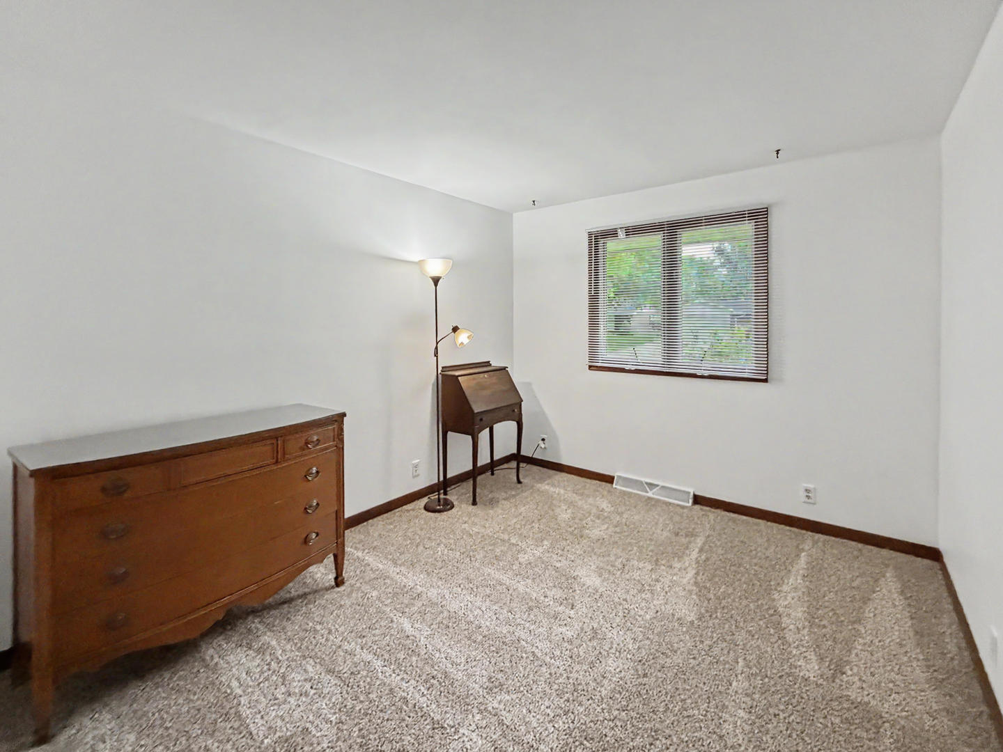609 East Porter Avenue Watseka, IL 60970 - Photo 11 of 19