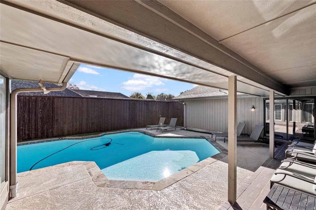 7116 Hunters Ridge Drive Dallas, TX 75248 - Photo 27 of 33 a backyard with table and chairs