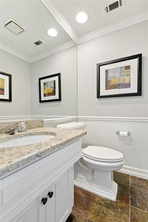 7116 Hunters Ridge Drive Dallas, TX 75248 - Photo 6 of 33 a bathroom with a toilet sink and mirror