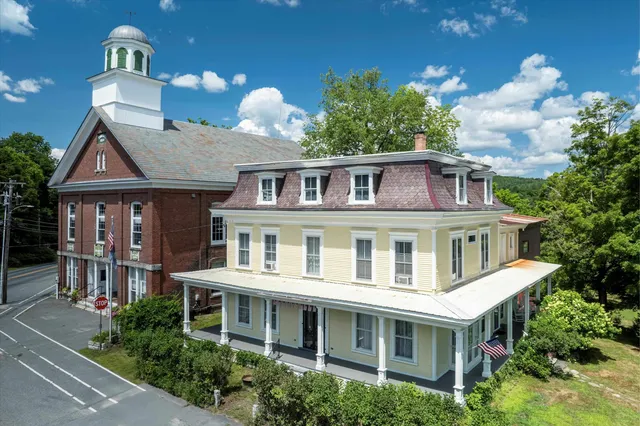$599,000 | 534 Elm Street, Chester, VT 05143