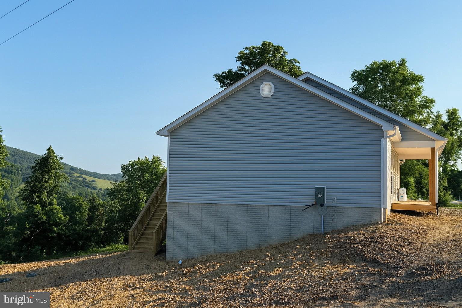 13518 Senedo Road Mount Jackson, VA 22842 - Photo 4 of 22 a backyard of a house