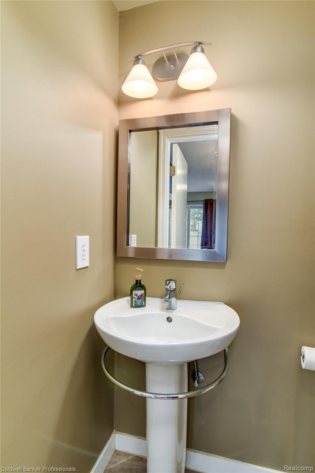 264 1st Street, Unit 15 Rochester, MI 48307 - Photo 10 of 21 a (10).jpg