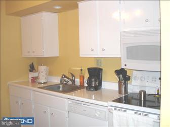 400 Glendale Road, Unit C32 Havertown, PA 19083 - Photo 2 of 5 Kitchen