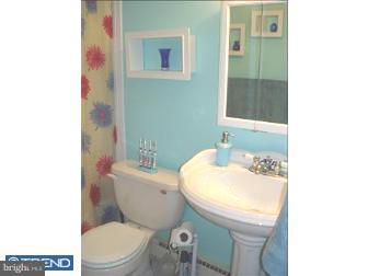 400 Glendale Road, Unit C32 Havertown, PA 19083 - Photo 5 of 5 Bathroom