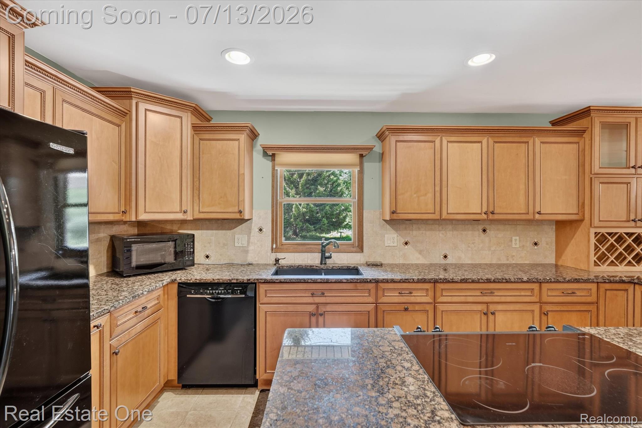 6039 Fish Lake Road Holly, MI 48442 - Photo 12 of 70 Updated custom Kitchen with granite & matching appliances