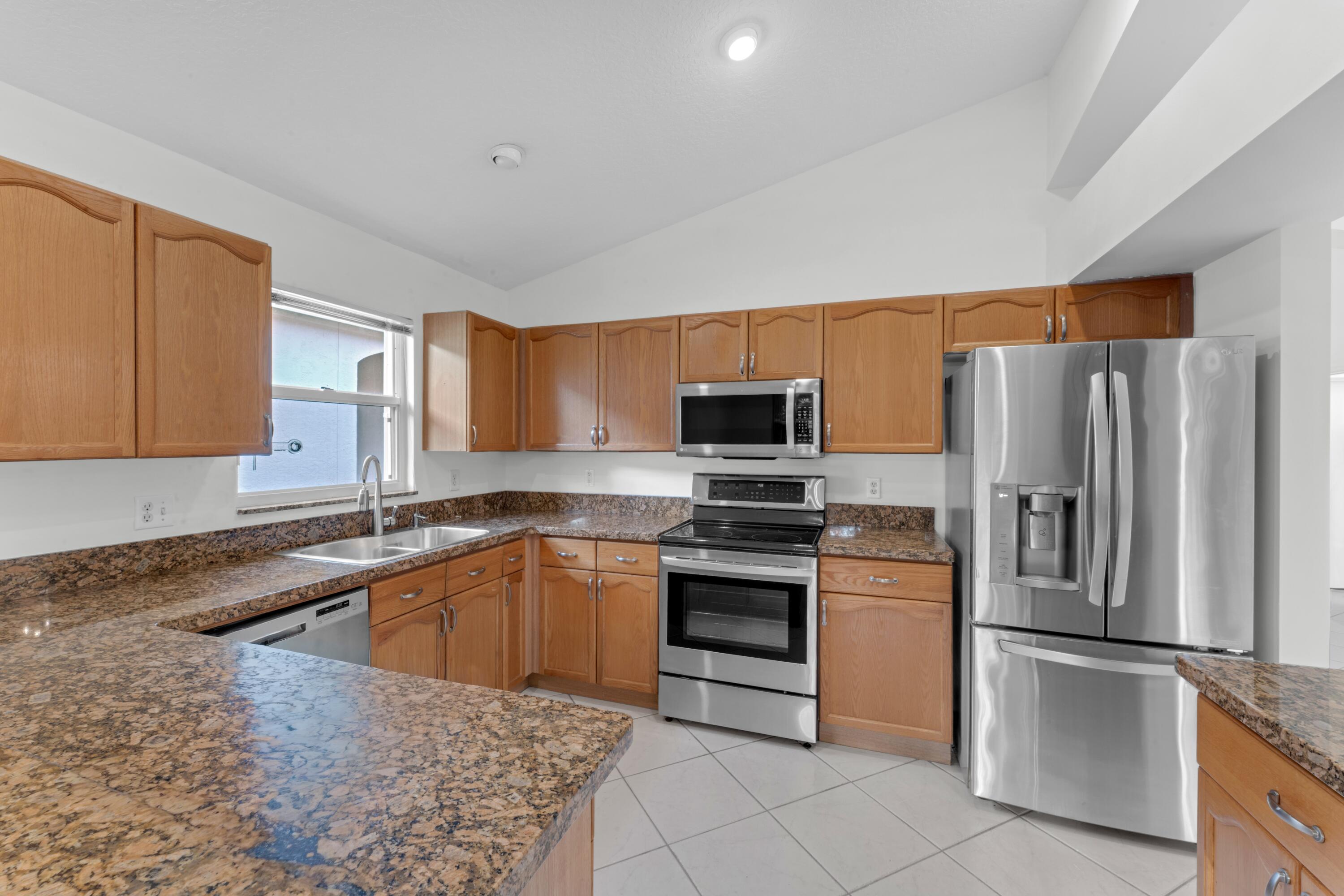 2705 Pointe Circle Greenacres, FL 33413 - Photo 10 of 46 Kitchen