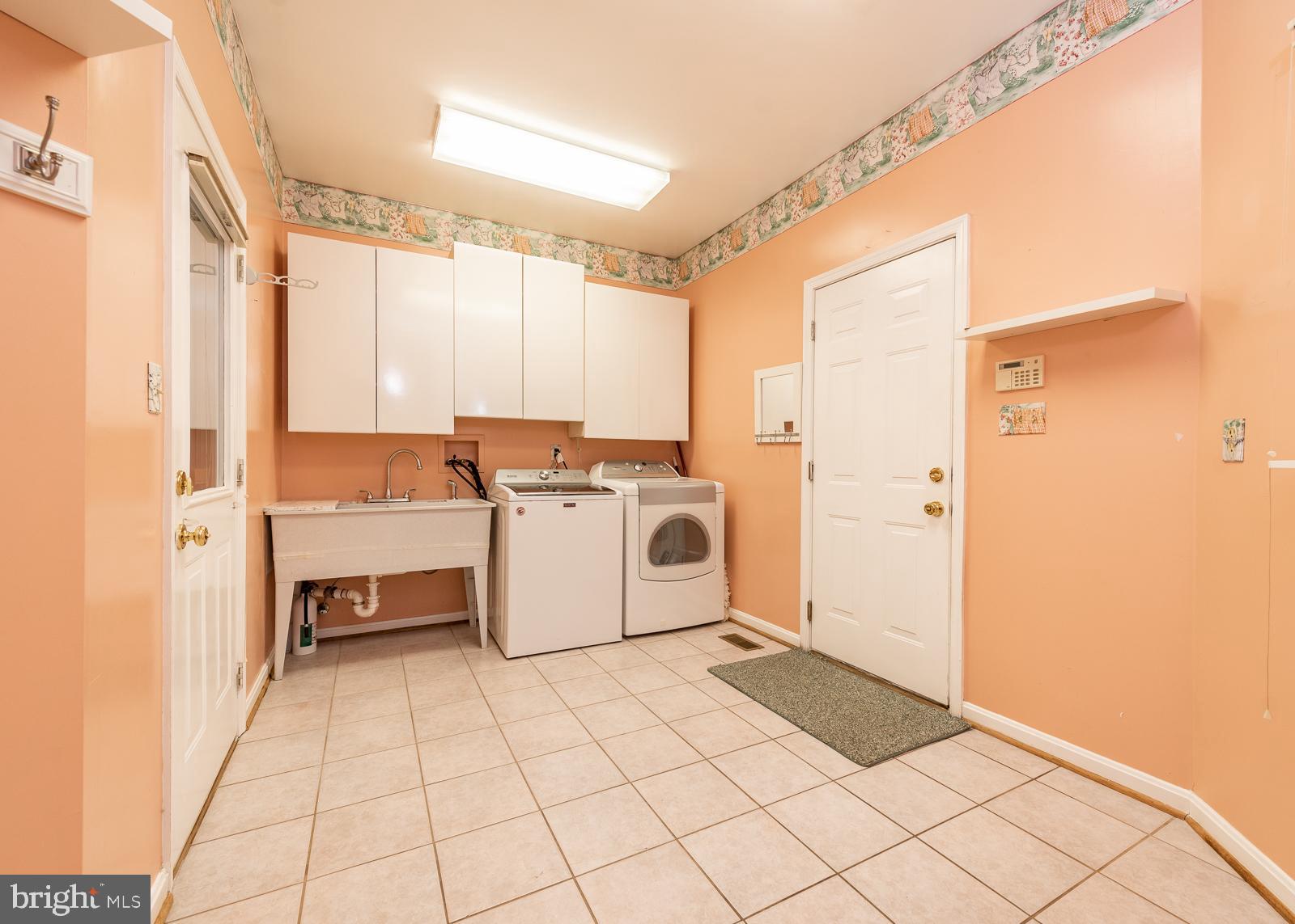 323 West Timonium Road Lutherville-Timonium, MD 21093 - Photo 29 of 38 Wash Room with Garage Access