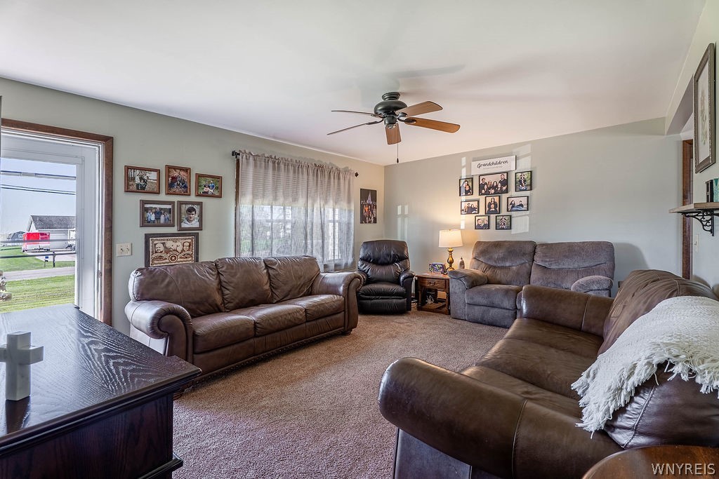 3889 Slusaric Road Wheatfield, NY 14120 - Photo 4 of 50