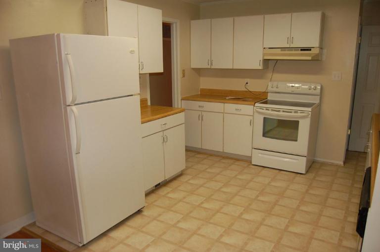 7402 Bath Street Springfield, VA 22150 - Photo 3 of 7 Kitchen