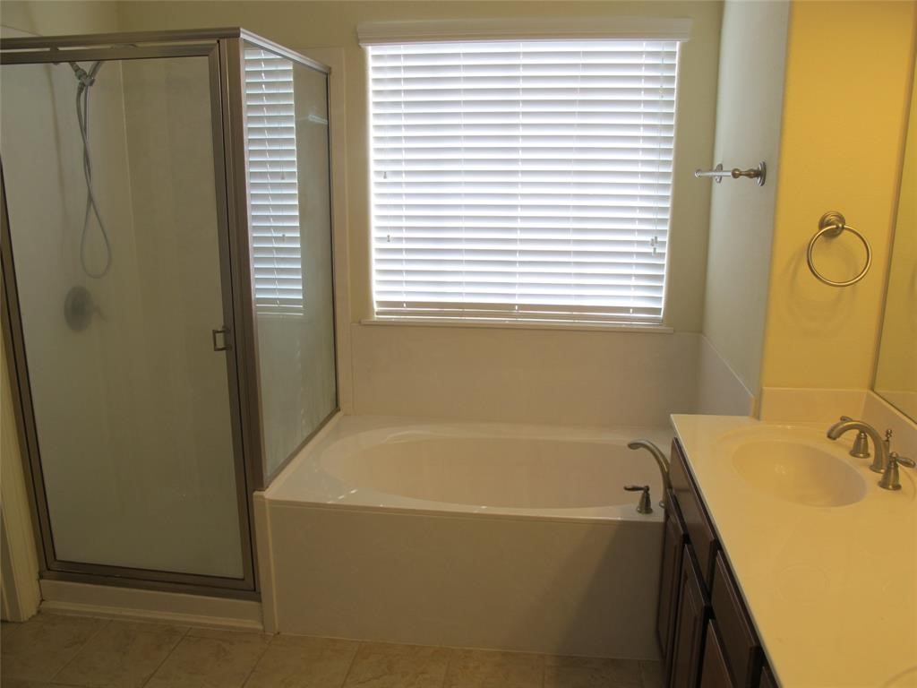6715 Windrift Way, Unit 15 Austin, TX 78745 - Photo 27 of 37 a bathroom with a bathtub and a sink