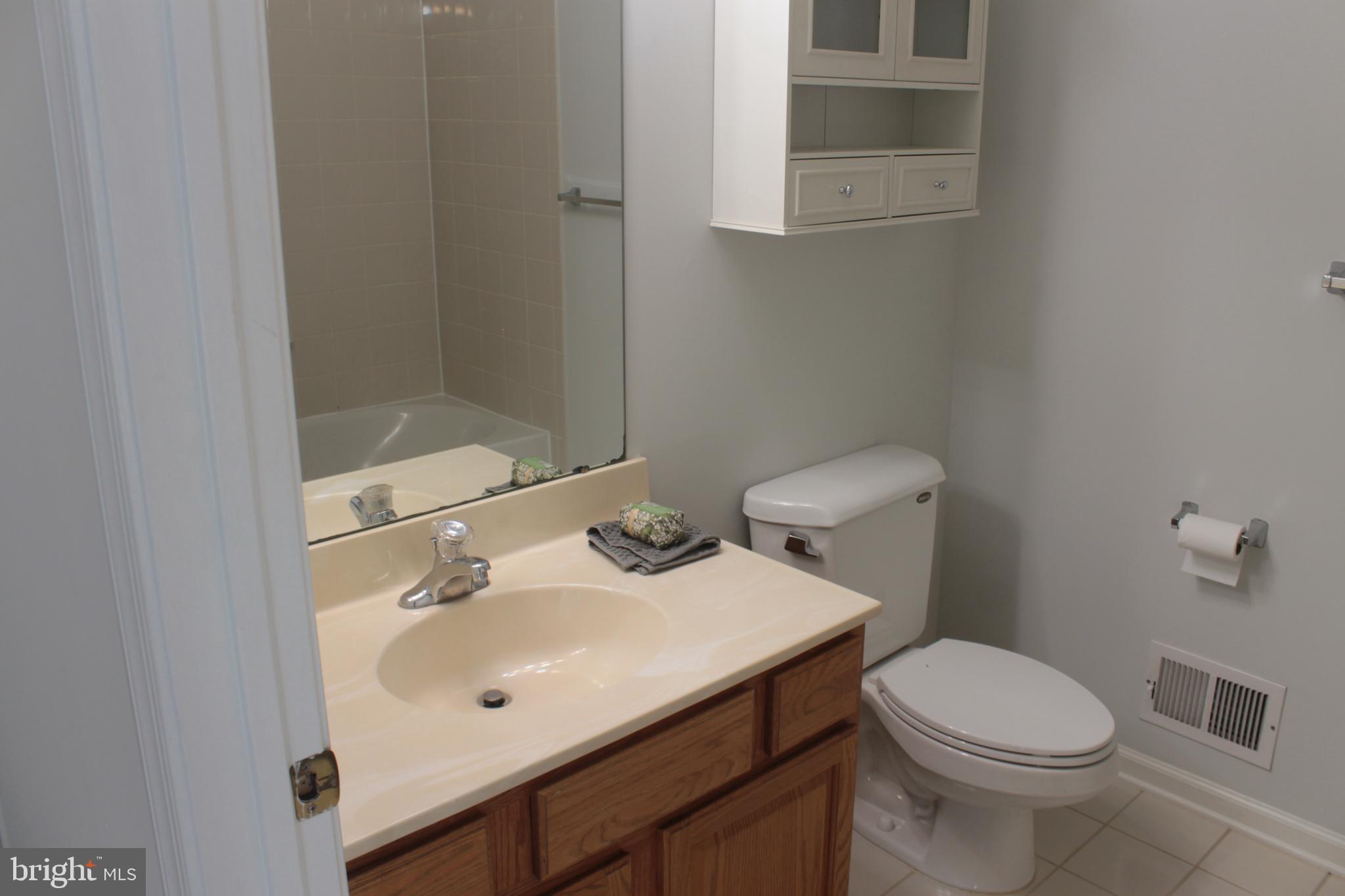 94 Warwick Road Princeton Junction, NJ 08550 - Photo 17 of 27