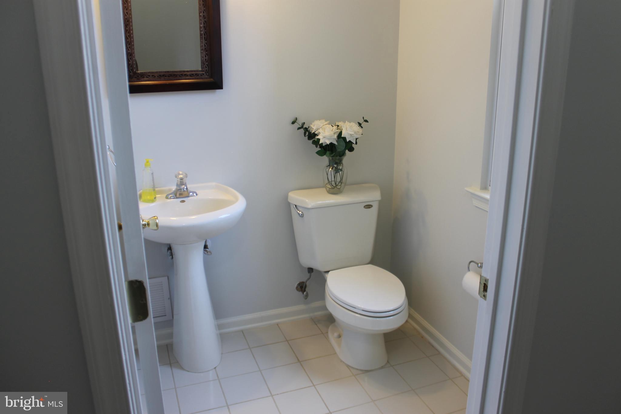 94 Warwick Road Princeton Junction, NJ 08550 - Photo 8 of 27
