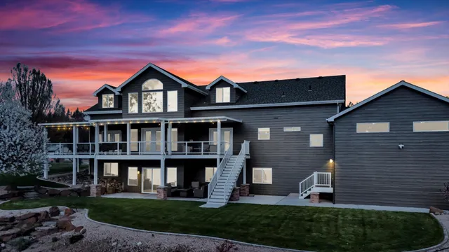 $1,799,500 | 6625 Long Lake Drive, Nine Mile Falls, WA 99026