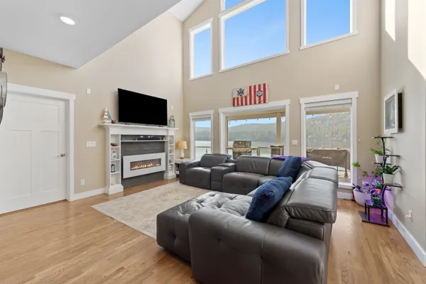 $1,799,500 | 6625 Long Lake Drive, Nine Mile Falls, WA 99026