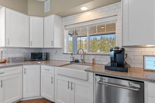 $1,799,500 | 6625 Long Lake Drive, Nine Mile Falls, WA 99026