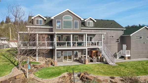 $1,799,500 | 6625 Long Lake Drive, Nine Mile Falls, WA 99026