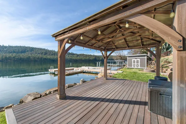 $1,799,500 | 6625 Long Lake Drive, Nine Mile Falls, WA 99026