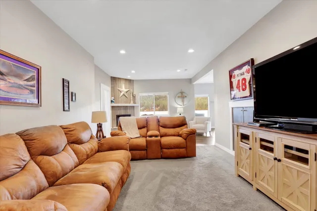 $1,799,500 | 6625 Long Lake Drive, Nine Mile Falls, WA 99026