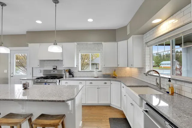 $1,799,500 | 6625 Long Lake Drive, Nine Mile Falls, WA 99026