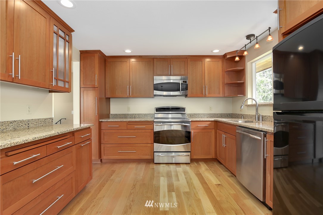 5532 South Langston Road Seattle, WA 98178 - Photo 6 of 25 Gallery Image 6