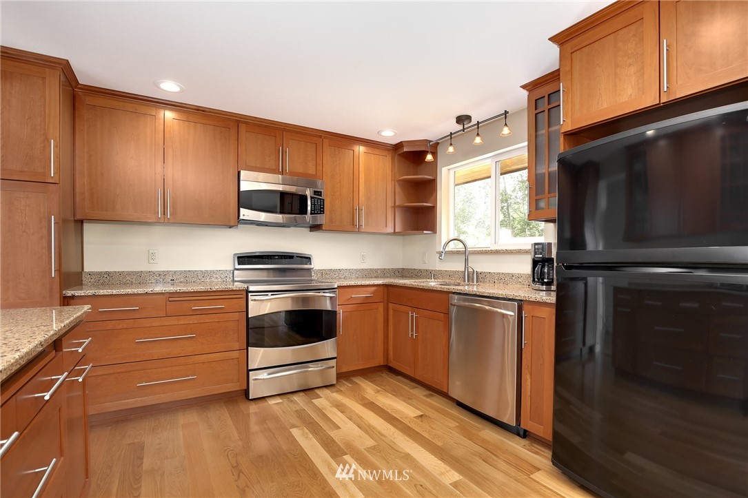 5532 South Langston Road Seattle, WA 98178 - Photo 7 of 25 Gallery Image 7